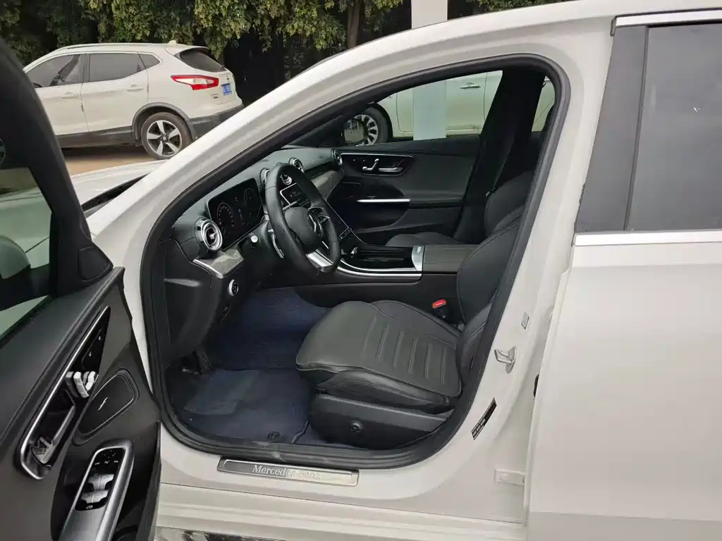Mercedes-Benz C-Class 2023 — фото 5