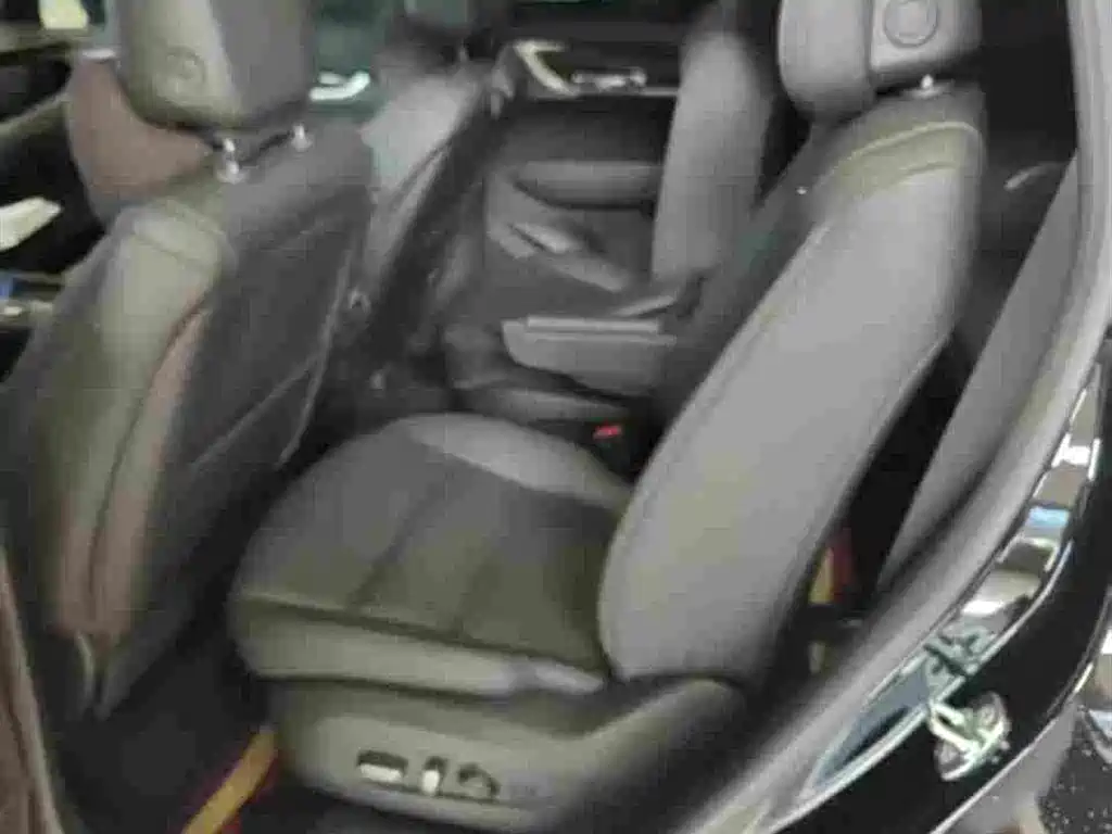 Cadillac XT6 2025 2.0T мест Luxury Executive