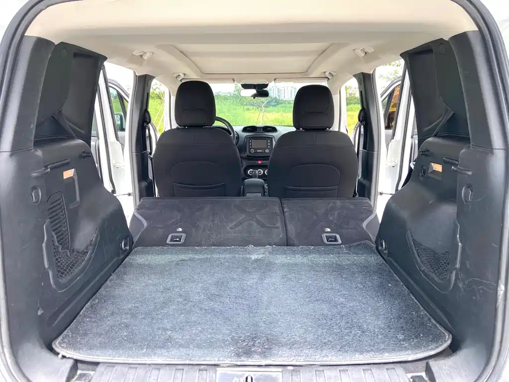 Jeep Renegade 1.4T Auto Dynamic Energy Edition, фото 14