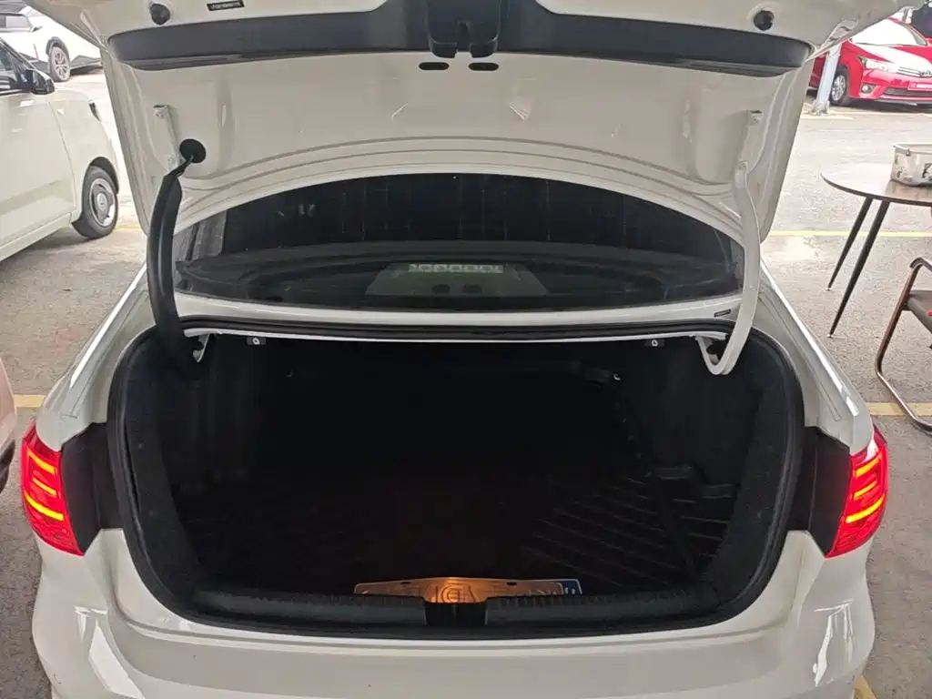 Volkswagen Sagitar — миниатюра 19