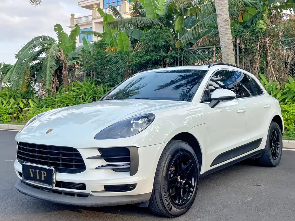 PORSCHE MACAN