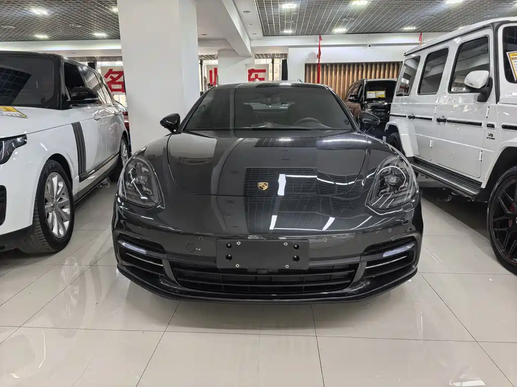 PORSCHE PANAMERA