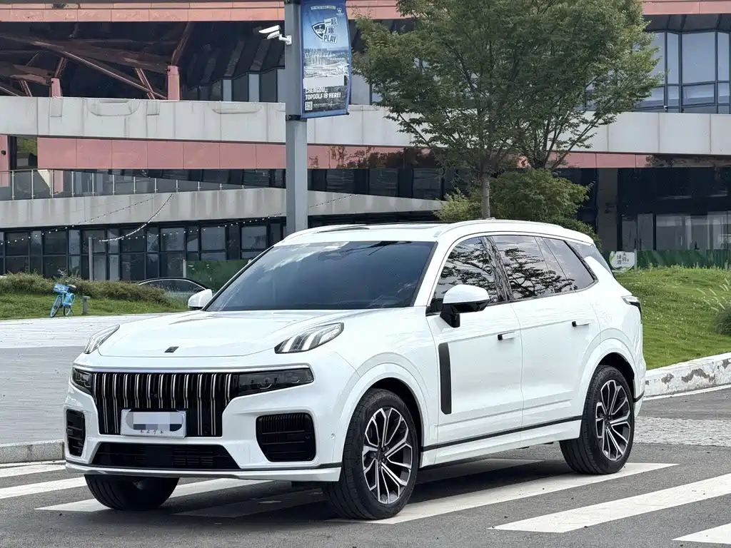 Lynk & Co 09