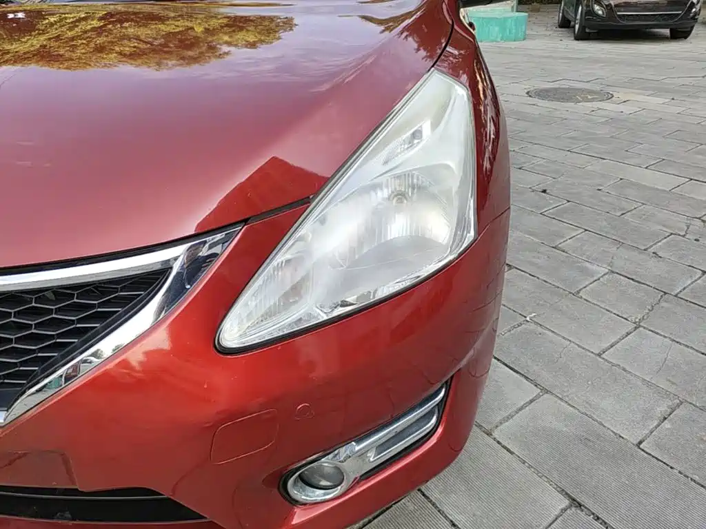 Nissan Tiida — миниатюра 24