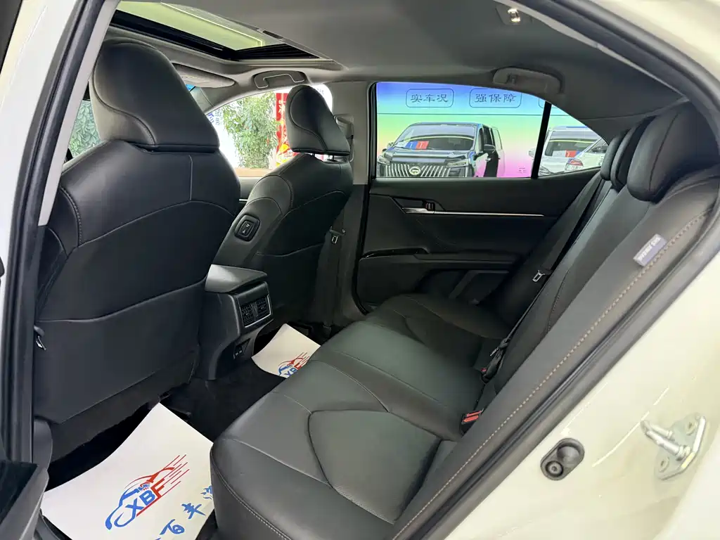 Toyota Camry — миниатюра 7