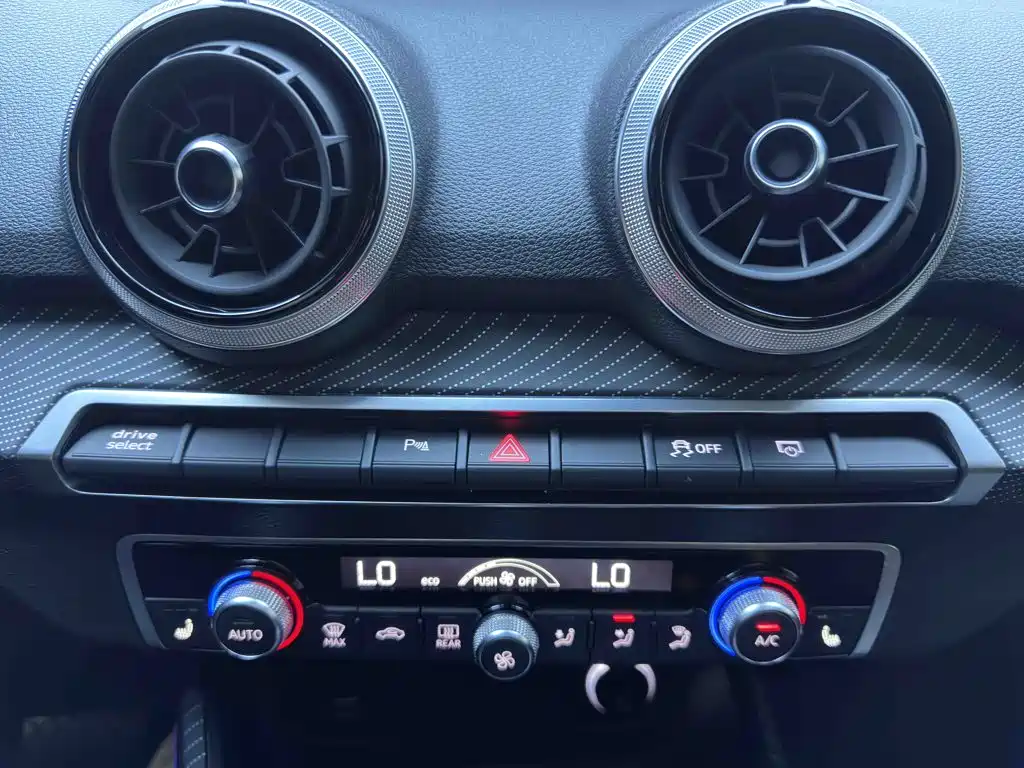 Audi Q2L e-tron — миниатюра 15
