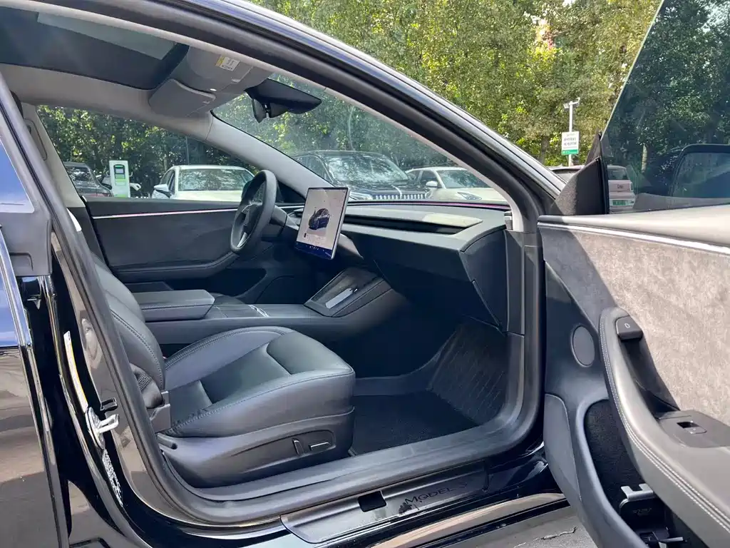 Tesla Model 3 — миниатюра 8