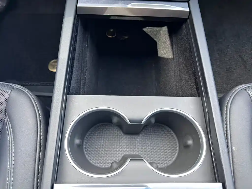 Tesla Model 3 — миниатюра 16