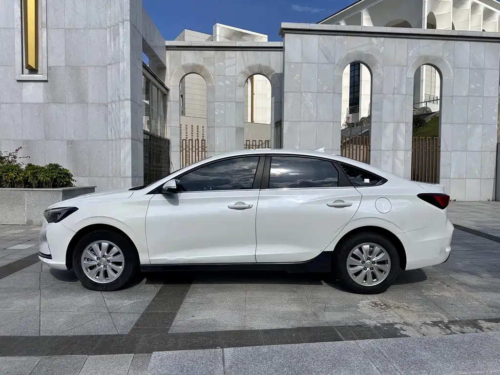 Changan Eado New Energy — миниатюра 3