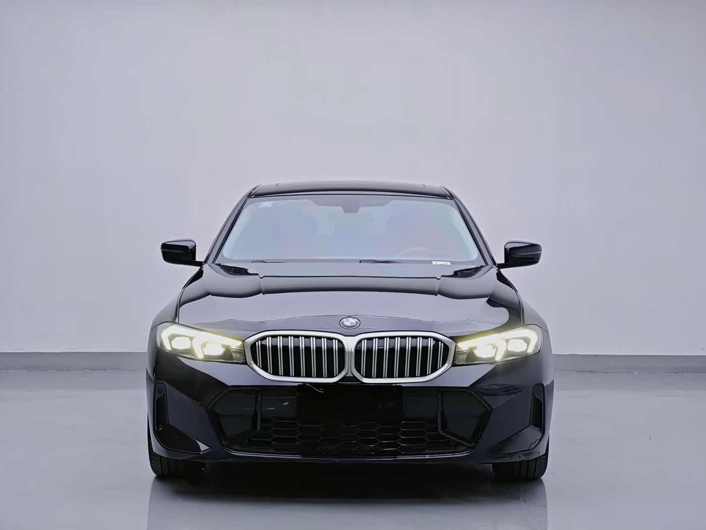 BMW 3 Series 2.0 л 2023 г. Чёрный, пробег 31000 км