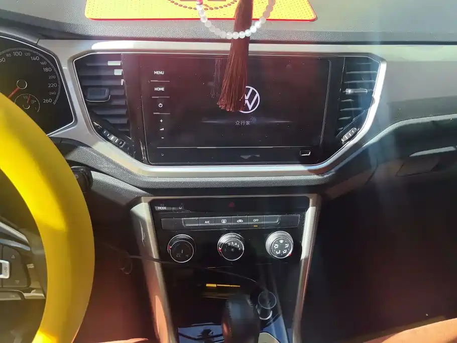 Volkswagen T-Roc — миниатюра 13