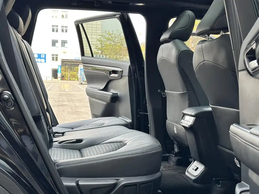 Toyota Crown Kluger 2021 2.5L HEV Luxury