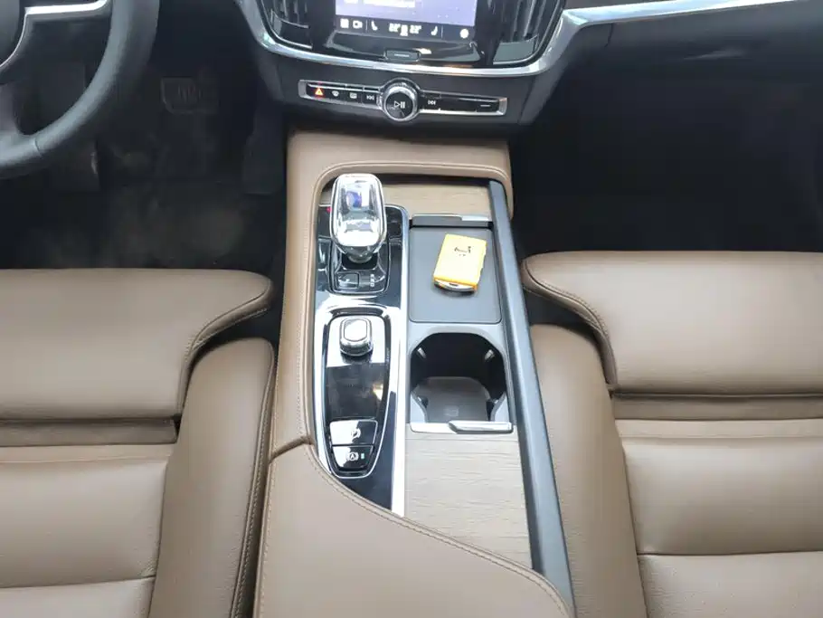 Volvo S90 — миниатюра 16