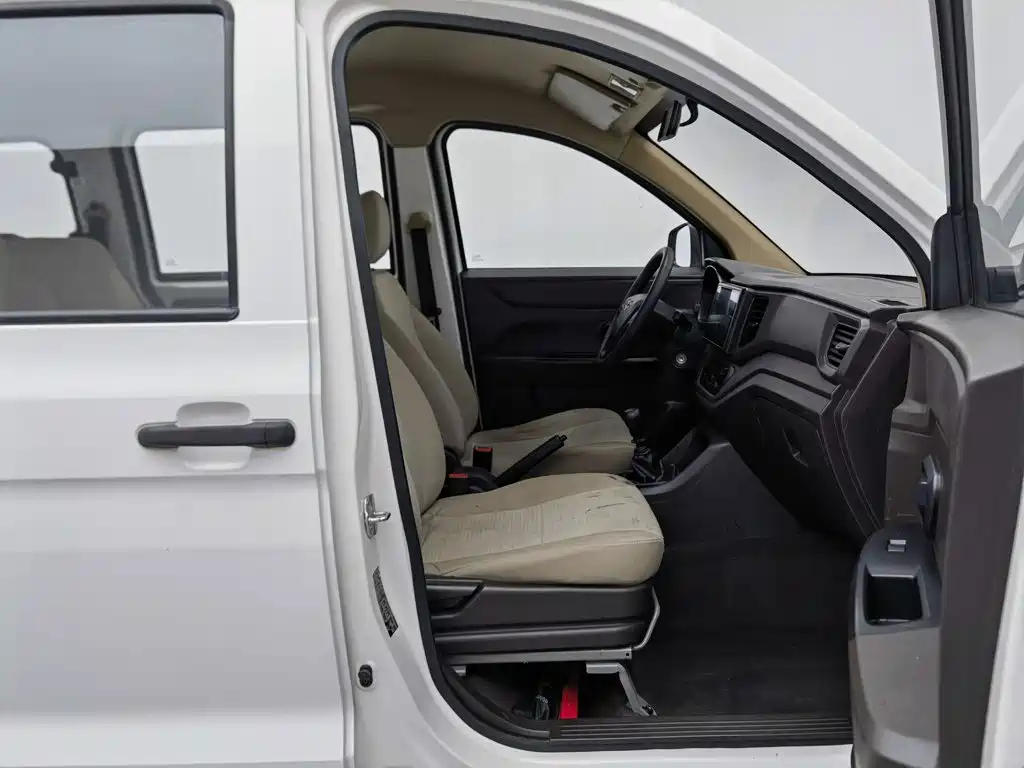 Wuling Hongguang V — миниатюра 23