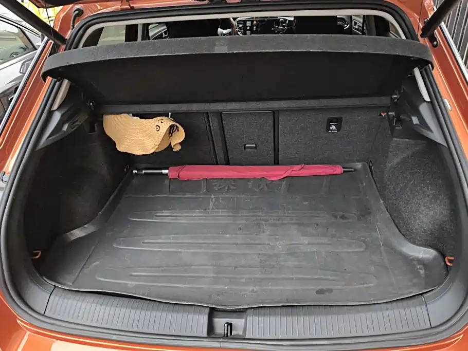 Volkswagen T-Roc — миниатюра 4