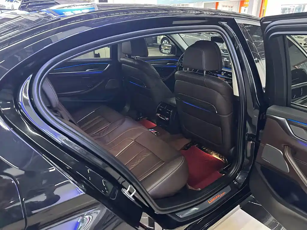 BMW 5 Series — миниатюра 12