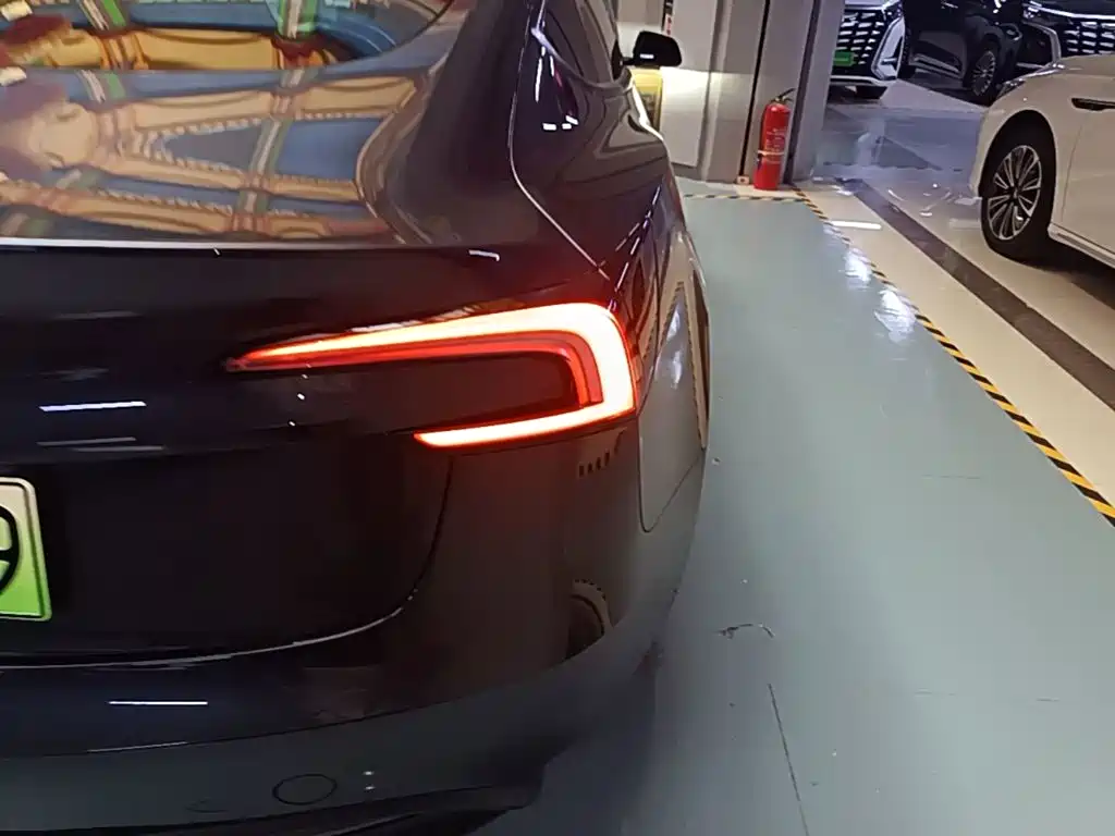 Tesla Model 3 — миниатюра 8