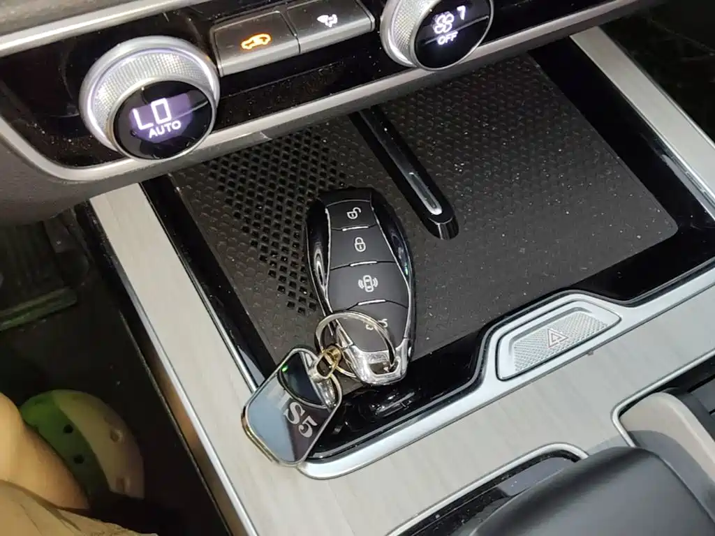 Hongqi Hongqi HS5 — миниатюра 9