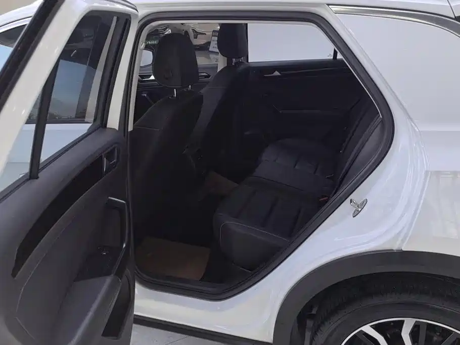 Volkswagen T-Roc — миниатюра 11