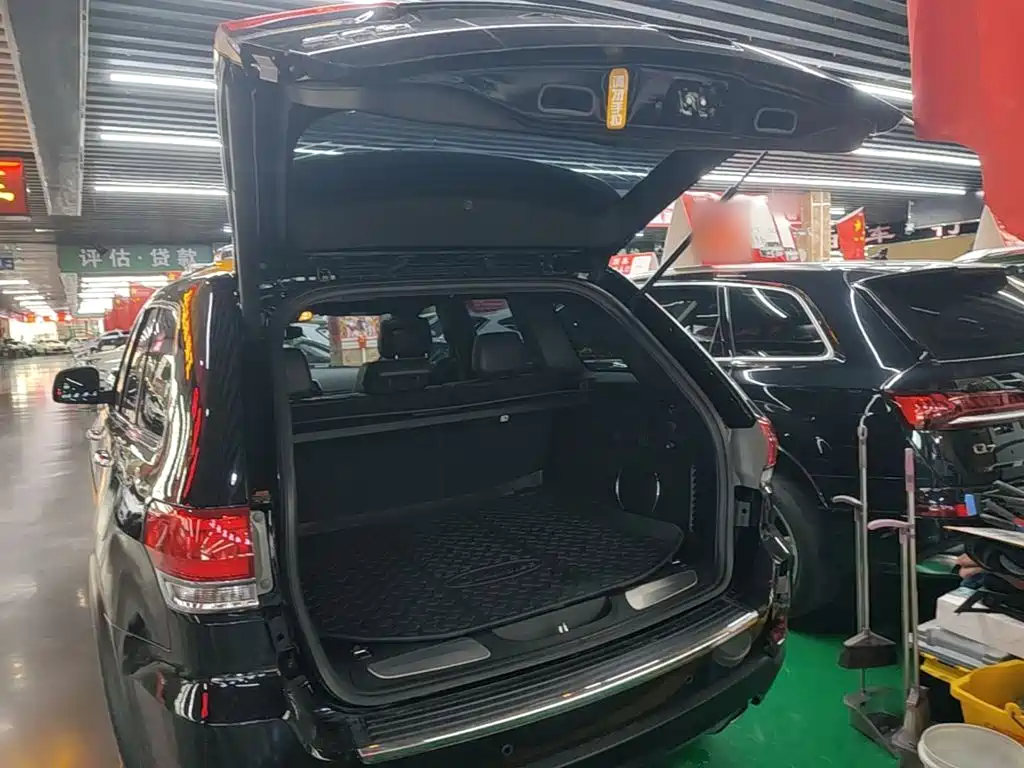 Jeep Grand Cherokee (Import) — миниатюра 19