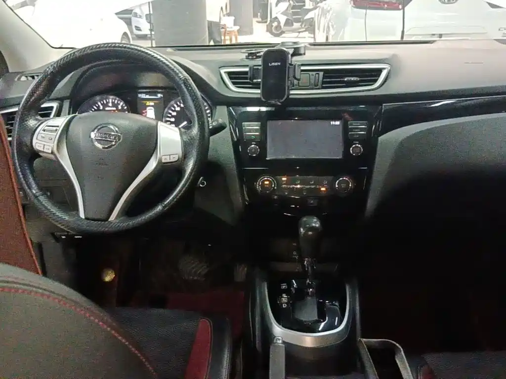 Nissan Qashqai — миниатюра 10