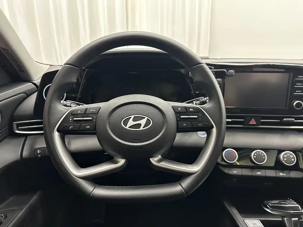 Hyundai Elantra — миниатюра 10