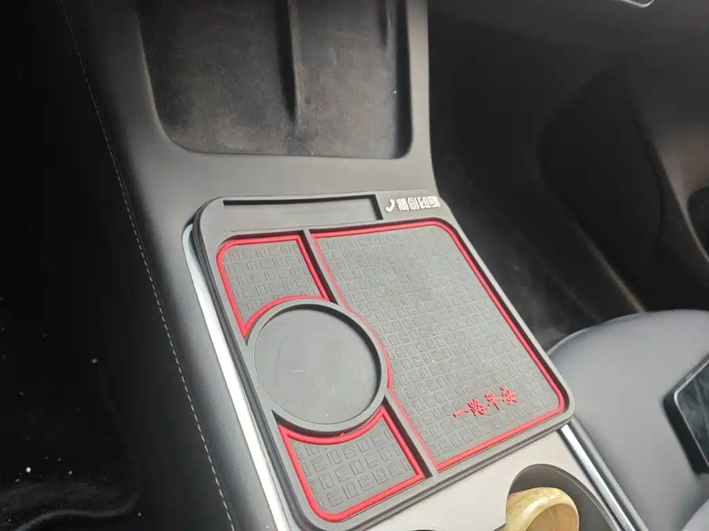 Tesla Model 3 — миниатюра 10