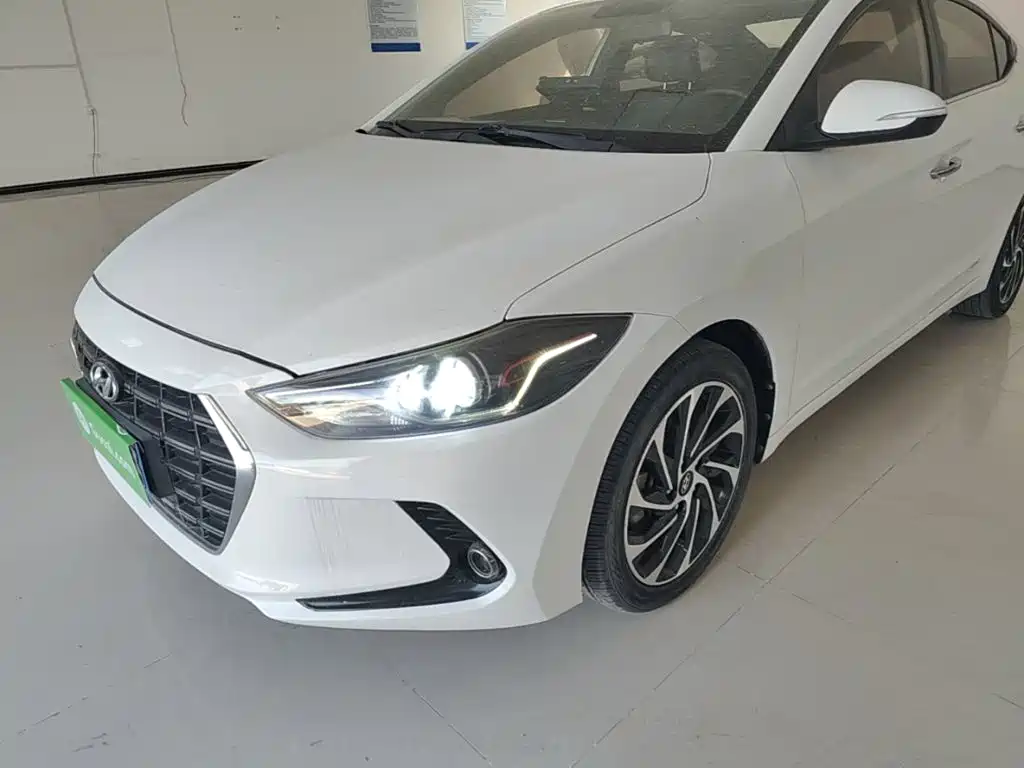 Hyundai Elantra — миниатюра 24