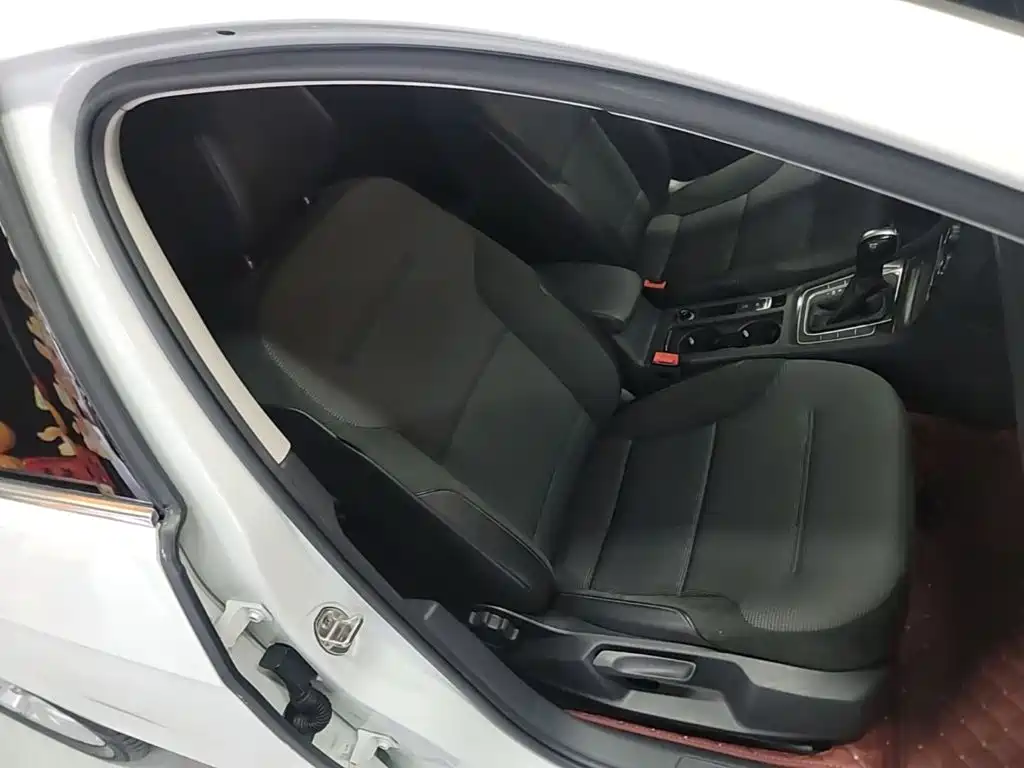 Volkswagen Golf — миниатюра 25