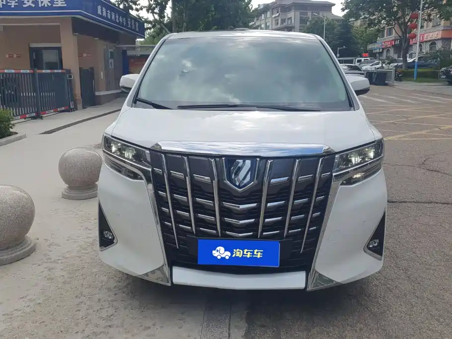 Toyota Alphard — миниатюра 2