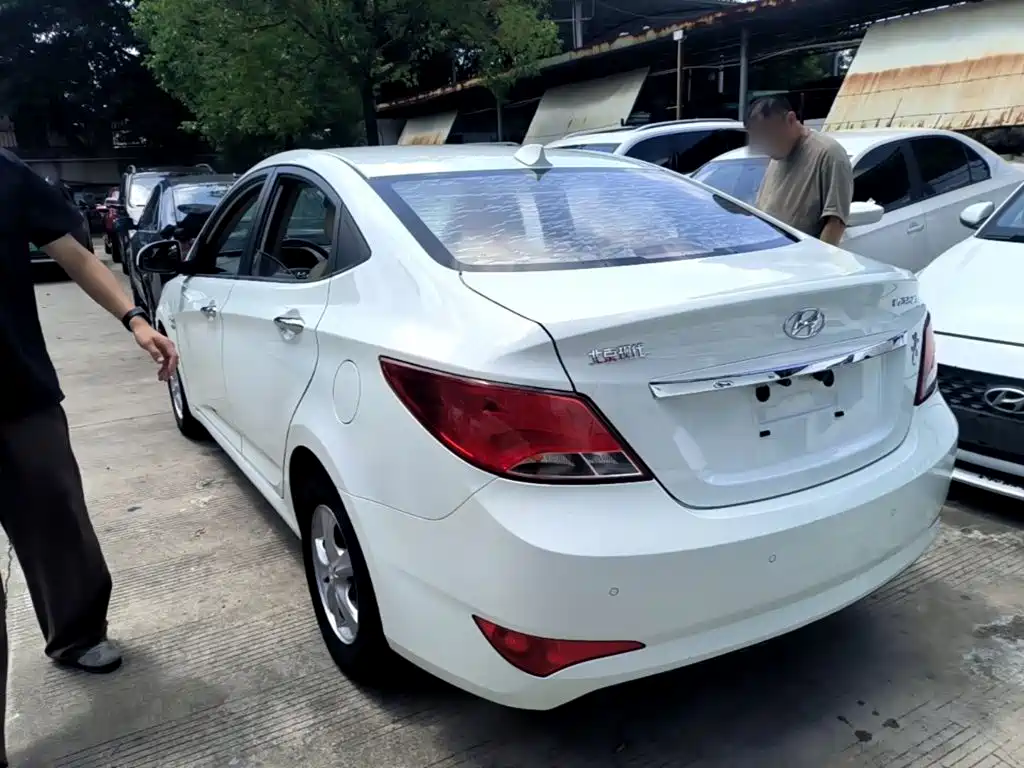 Hyundai Verna — миниатюра 5