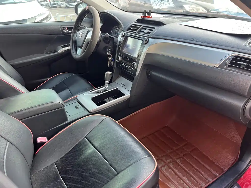 Toyota Camry — миниатюра 5