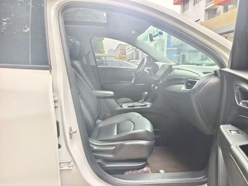 Chevrolet Equinox — миниатюра 7