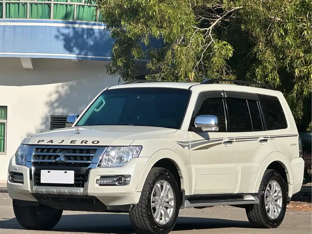 Mitsubishi Pajero (Import) 2018