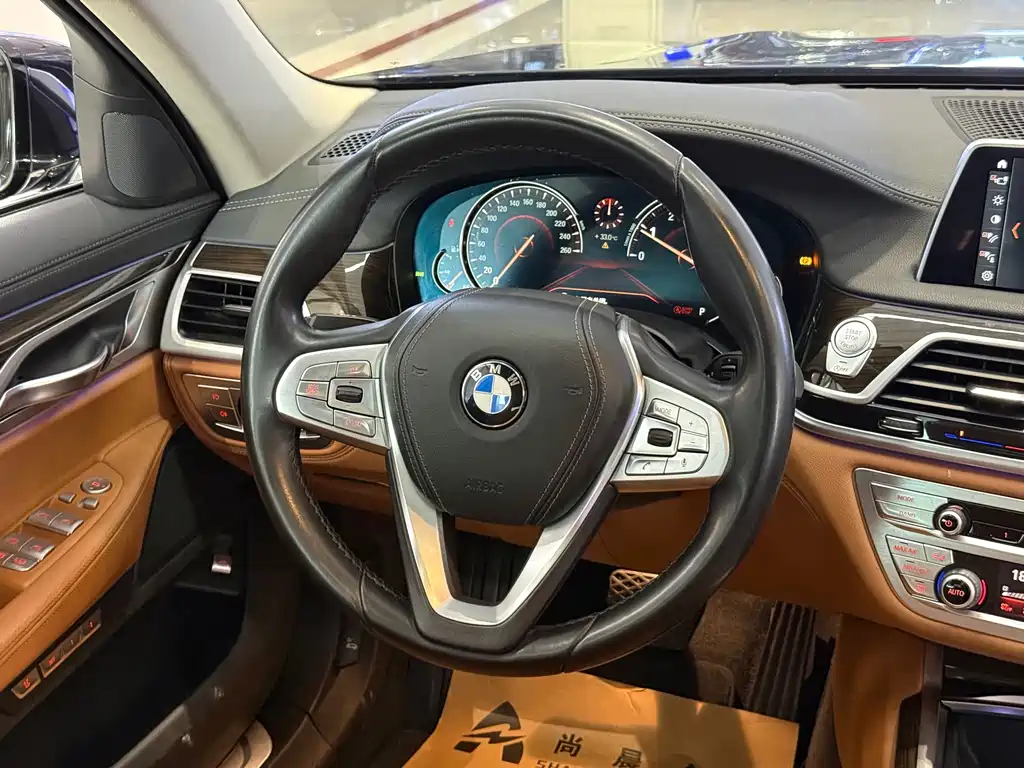 BMW 7 Series — миниатюра 5