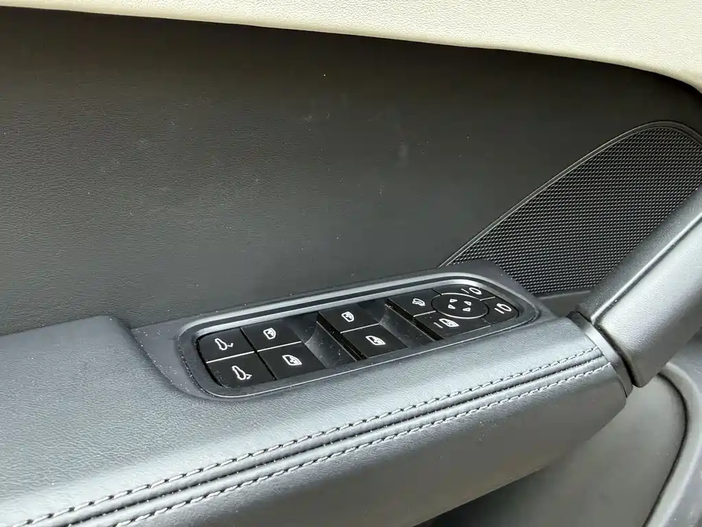 Porsche Cayenne — миниатюра 11