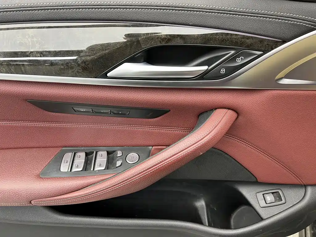 BMW 5 Series — миниатюра 19