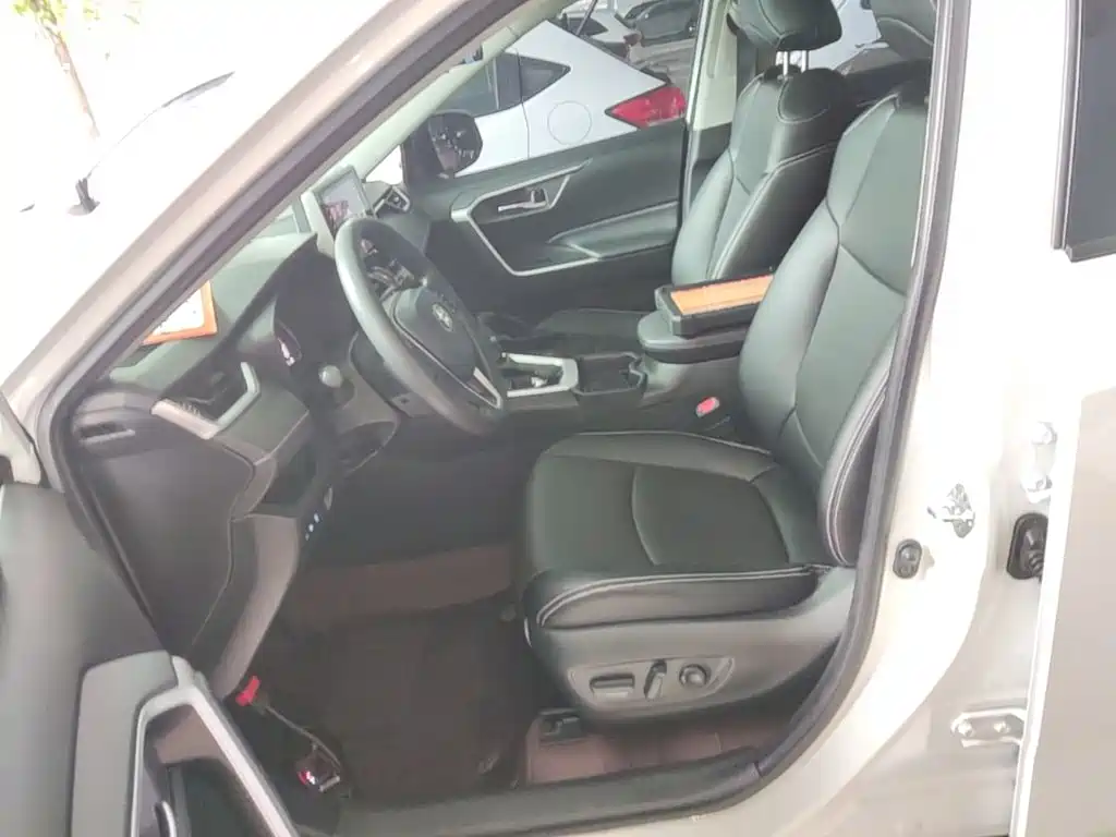 Toyota RAV4 — миниатюра 15