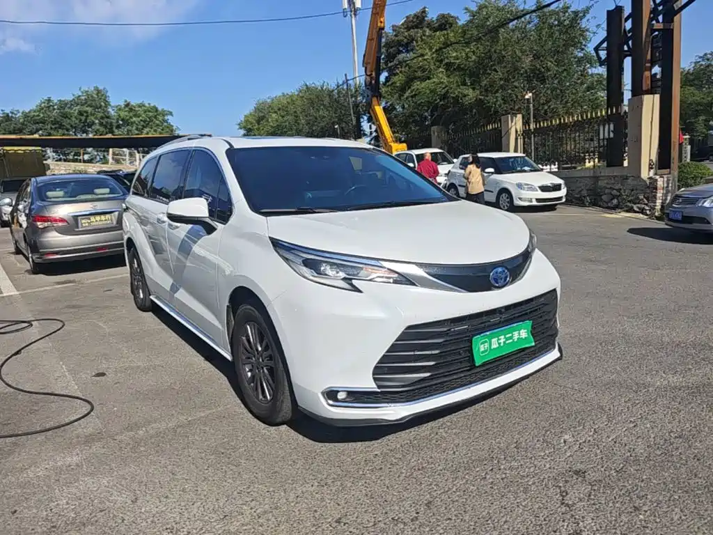 Toyota Sienna — миниатюра 4