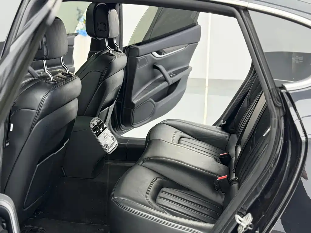 Maserati Quattroporte — миниатюра 11