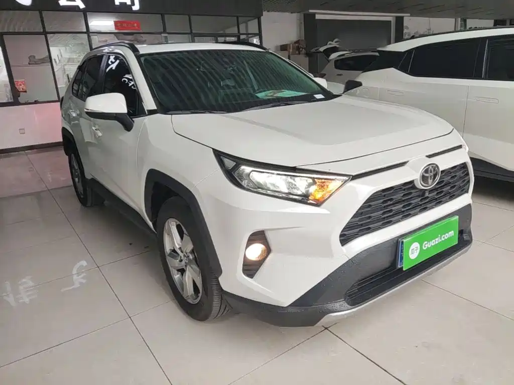 Toyota RAV4 — миниатюра 4