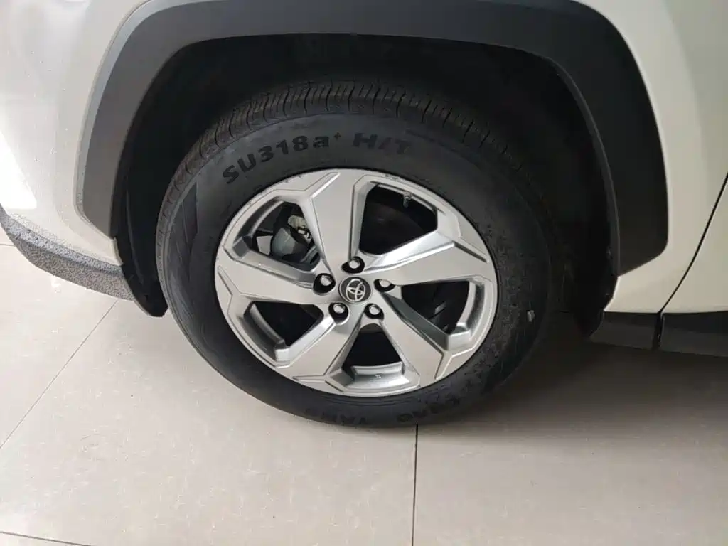 Toyota RAV4 — миниатюра 23