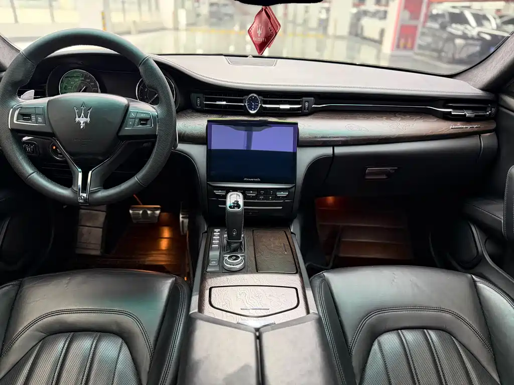 Maserati Quattroporte — миниатюра 8