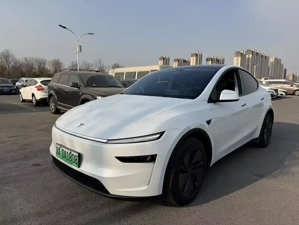 Tesla Model Y 2025