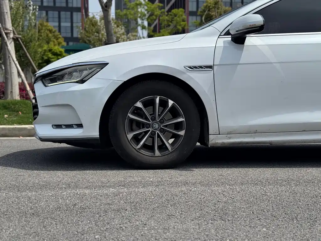 BYD Qin Pro Pro 2019 DM 1.5TI AT VI