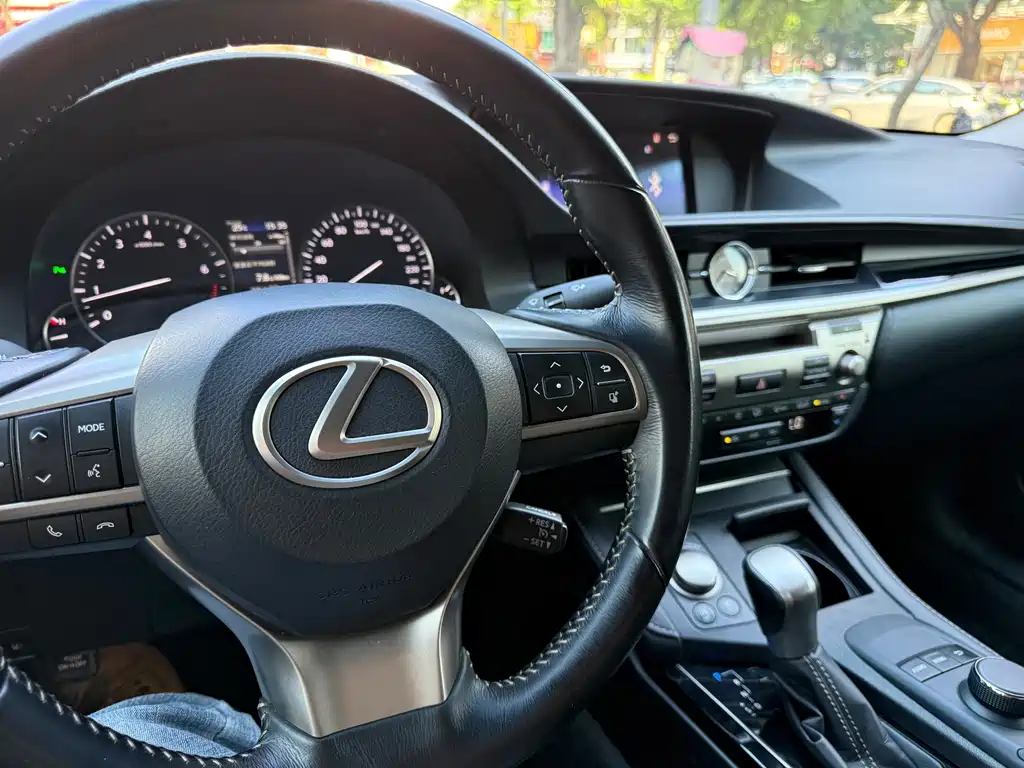 Lexus ES — миниатюра 19