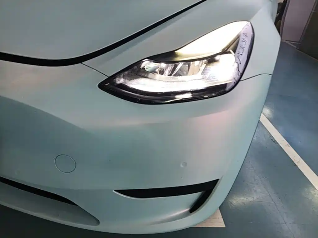 Tesla Model Y — миниатюра 24