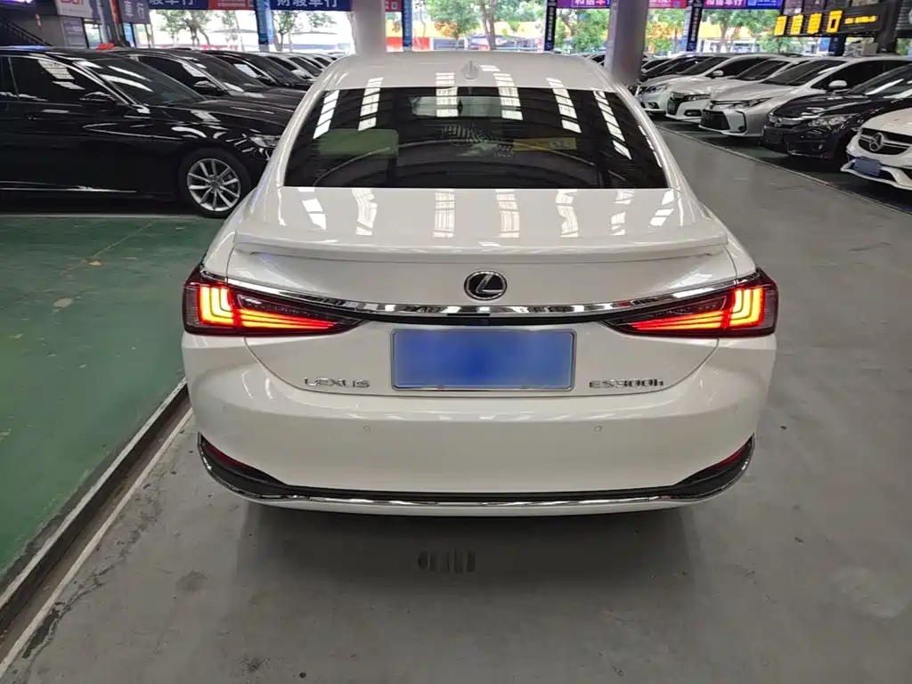 Lexus ES — миниатюра 6