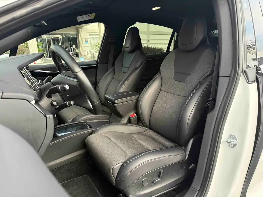 Tesla Model X — миниатюра 12
