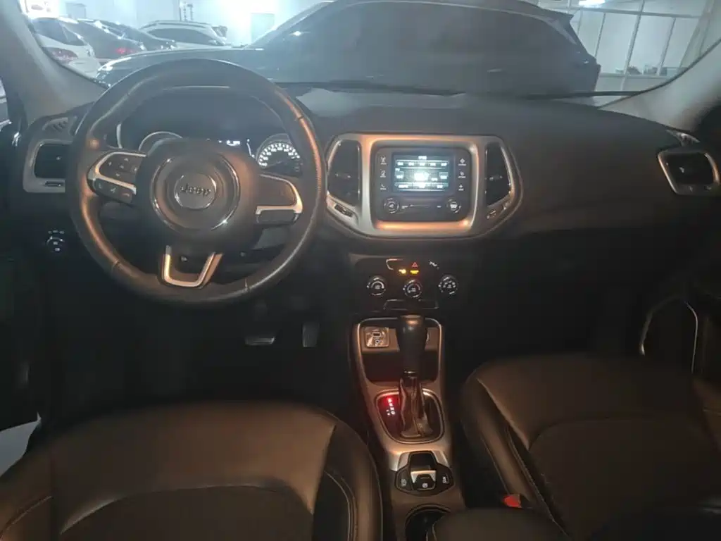 Jeep Compass — миниатюра 10